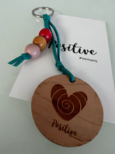 Cargar imagen en el visor de la galería, Positive Keychain- Se llama, vida y te invita a ser feliz. @wemiarts