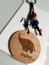 Cargar imagen en el visor de la galería, Positive Keychain- Aprendí a ser fuerte cuando entendí que todo cambia. @wemiarts