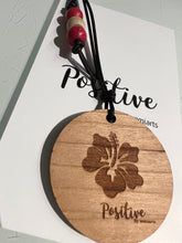 Cargar imagen en el visor de la galería, Positive Keychain- La vida es simple… solo sé feliz. @wemiarts