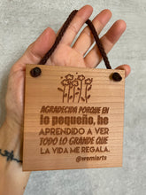 Cargar imagen en el visor de la galería, Artisanal plate- Agradecida porque en lo pequeño he aprendido a ver todo lo que la vida me regala.