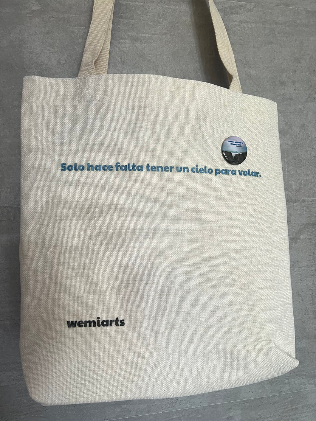 Tote Bag- Frase: Solo hace falta tener un cielo para volar. @wemiarts