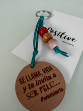 Cargar imagen en el visor de la galería, Positive Keychain- Se llama, vida y te invita a ser feliz. @wemiarts